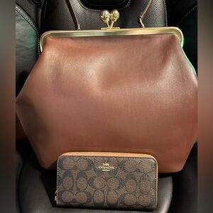 ******SOLD****** Coach Large Kisslock Frame Bag w/Wallet